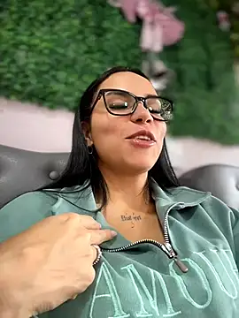 Snapshot of Naatalia chatting on May 4, 2026, 7:32 pm Naatalia online show from May 4, 2026, 7:32 pm