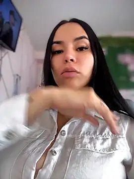 Snapshot of Naatalia chatting on May 5, 2026, 8:39 pm Naatalia online show from May 5, 2026, 8:39 pm