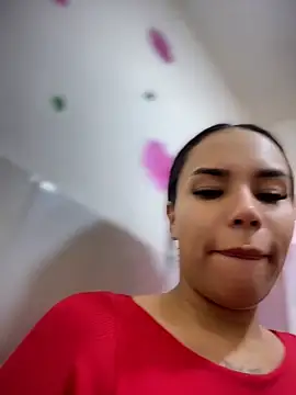 Snapshot of Naatalia chatting on May 6, 2026, 7:52 pm Naatalia online show from May 6, 2026, 7:52 pm