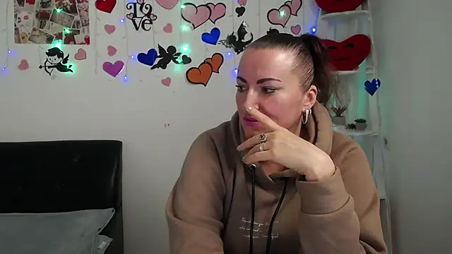 DianaMGG online show from February 28, 2025, 9:04 am