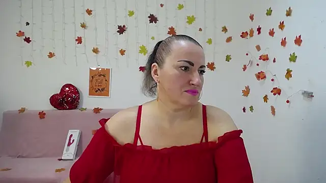 DianaMGG online show from November 18, 2025, 6:18 am