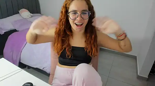 Snapshot of Greciaruiz_ chatting on March 3, 2025, 11:46 pm Greciaruiz online show from March 3, 2025, 11:46 pm