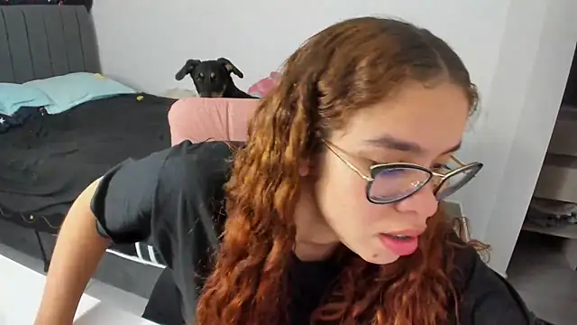 Snapshot of Greciaruiz_ chatting on October 5, 2025, 12:09 am Greciaruiz online show from October 5, 2025, 12:09 am