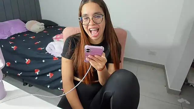 Snapshot of Greciaruiz_ chatting on November 15, 2025, 1:03 am Greciaruiz online show from November 15, 2025, 1:03 am