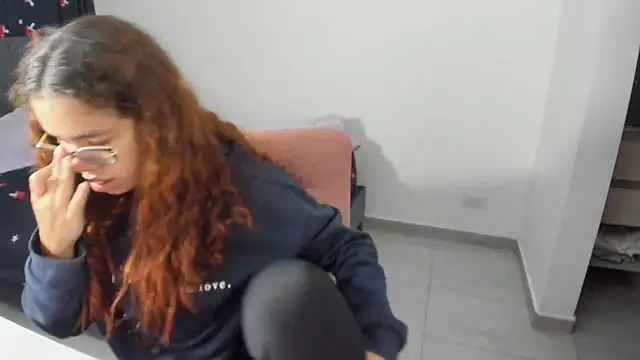 Snapshot of Greciaruiz_ chatting on November 24, 2025, 12:43 am Greciaruiz online show from November 24, 2025, 12:43 am