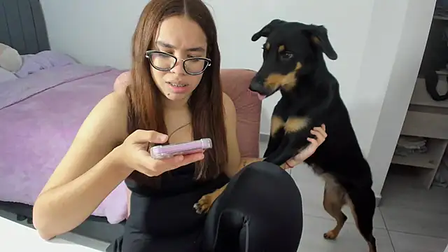 Greciaruiz  online show from December 23, 2025, 12:19 am