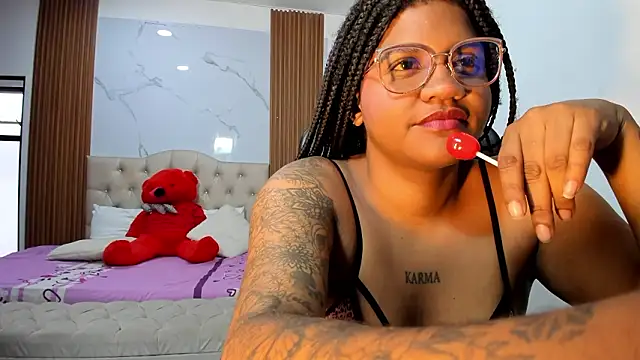 ZahraRose online show from February 2, 2026, 8:40 pm