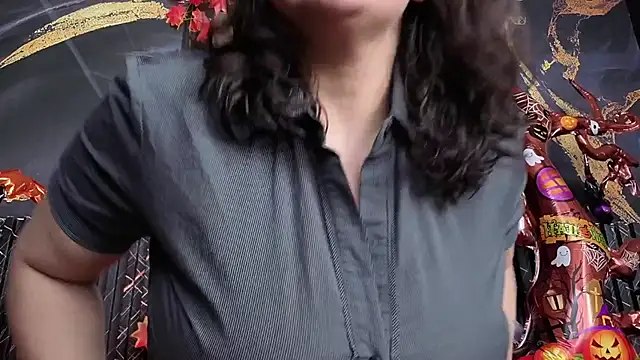 Snapshot of AmandaKovich chatting on October 28, 2025, 7:27 pm AmandaKovich online show from October 28, 2025, 7:27 pm