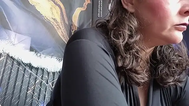 Snapshot of AmandaKovich chatting on December 15, 2025, 7:29 pm AmandaKovich online show from December 15, 2025, 7:29 pm