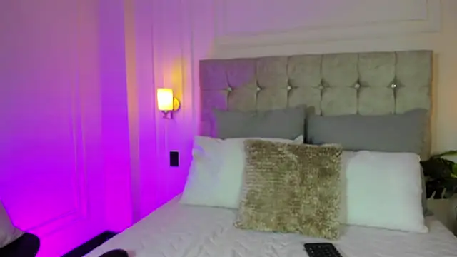 JasmineRoss 1 online show from January 15, 2026, 6:33 pm