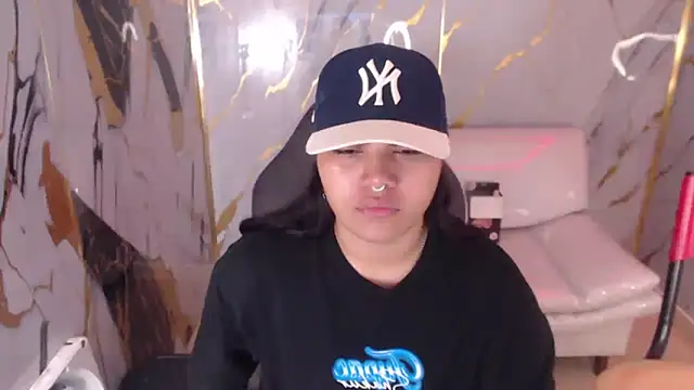 Snapshot of melany_rouse18 chatting on October 29, 2025, 11:45 am melany rouse18 online show from October 29, 2025, 11:45 am