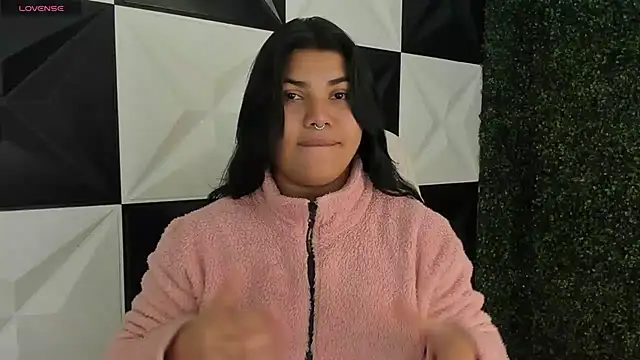 Snapshot of melany_rouse18 chatting on November 30, 2025, 12:25 am melany rouse18 online show from November 30, 2025, 12:25 am