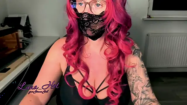 Snapshot of Lunalein chatting on November 20, 2025, 8:30 pm Lunalein online show from November 20, 2025, 8:30 pm