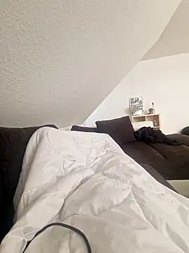 DerechteJunge online show from February 15, 2026, 8:46 am