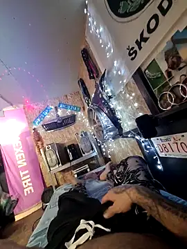 Snapshot of Feca657 chatting on November 11, 2025, 11:05 pm Feca657 online show from November 11, 2025, 11:05 pm