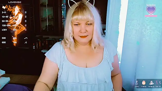 Snapshot of FlowerButterf chatting on November 7, 2025, 6:35 am FlowerButterf online show from November 7, 2025, 6:35 am