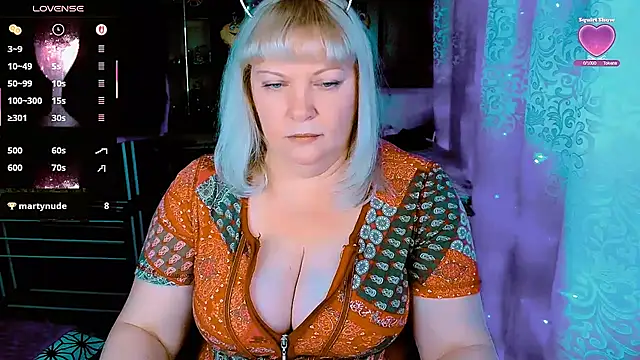 Snapshot of FlowerButterf chatting on December 13, 2025, 10:26 pm FlowerButterf online show from December 13, 2025, 10:26 pm