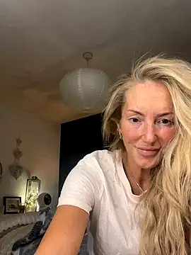 Fiery Blonde LexiX online show from October 21, 2025, 9:59 pm