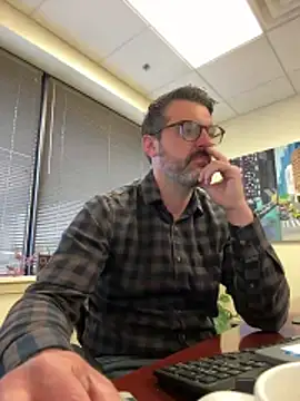 plaintreebull online show from May 6, 2026, 2:33 pm