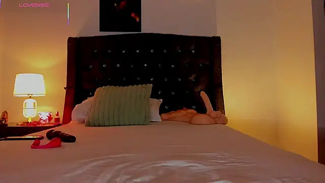 Skay Hot online show from October 22, 2025, 11:37 pm