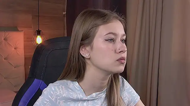 Snapshot of EveMundie chatting on February 28, 2025, 9:25 am EveMundie online show from February 28, 2025, 9:25 am