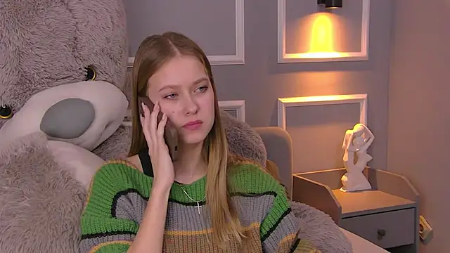 Snapshot of EveMundie chatting on March 3, 2025, 7:06 pm EveMundie online show from March 3, 2025, 7:06 pm