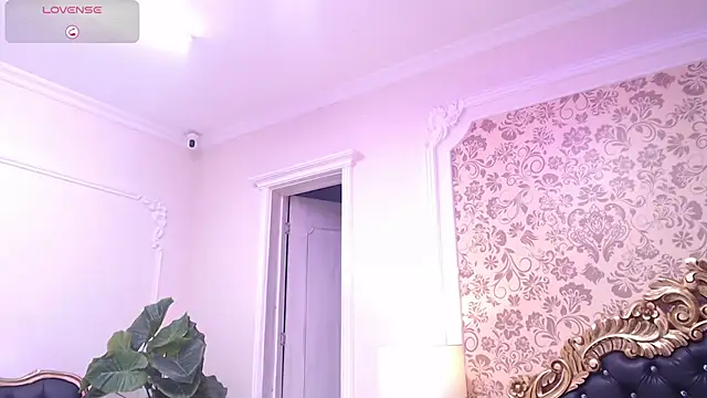 AnahisBennett online show from November 15, 2025, 4:32 am