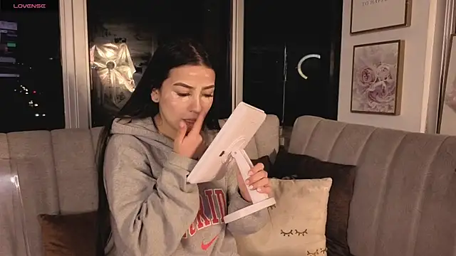 Ivanna West online show from November 12, 2025, 10:04 am