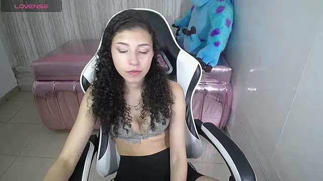 Snapshot of danatella_a chatting on November 14, 2025, 2:54 am danatella a online show from November 14, 2025, 2:54 am