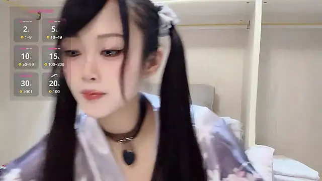 yueyue2003 online show from May 3, 2026, 12:33 pm