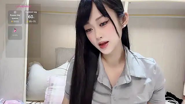 yueyue2003 online show from June 9, 2026, 12:50 pm