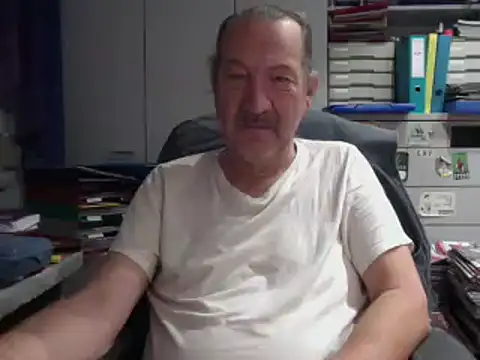 Snapshot of HMStraps01 chatting on December 6, 2024, 7:32 am HMStraps01 online show from December 6, 2024, 7:32 am