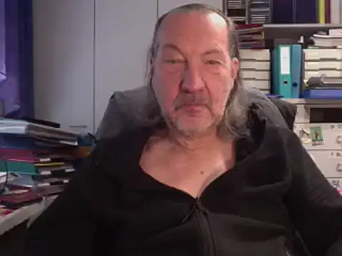 Snapshot of HMStraps01 chatting on December 23, 2024, 11:25 am HMStraps01 online show from December 23, 2024, 11:25 am