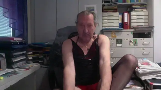 HMStraps01 online show from December 21, 2025, 12:23 pm