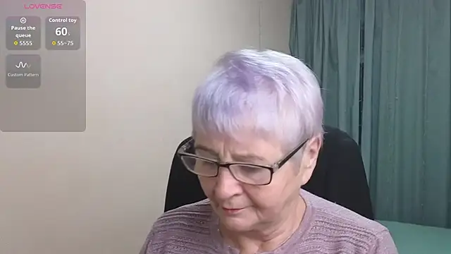 Sandra Snowflake online show from November 17, 2025, 3:45 am