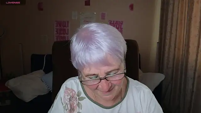 Snapshot of Sandra_Snowflake chatting on May 7, 2026, 12:10 pm Sandra Snowflake online show from May 7, 2026, 12:10 pm