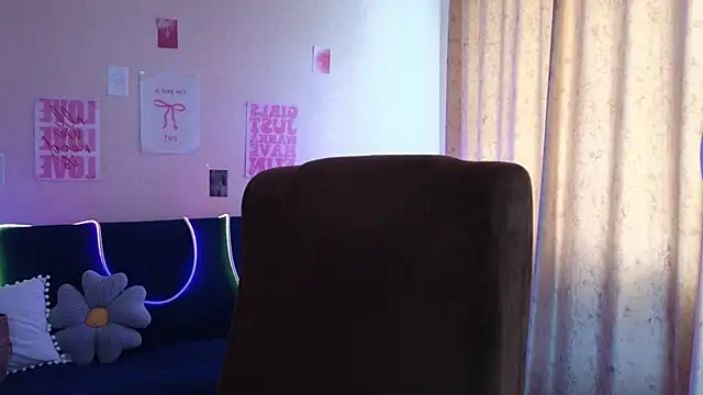 Snapshot of Sandra_Snowflake chatting on May 12, 2026, 12:02 pm Sandra Snowflake online show from May 12, 2026, 12:02 pm