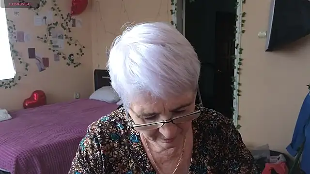 Snapshot of Sandra_Snowflake chatting on June 5, 2026, 5:25 am Sandra Snowflake online show from June 5, 2026, 5:25 am
