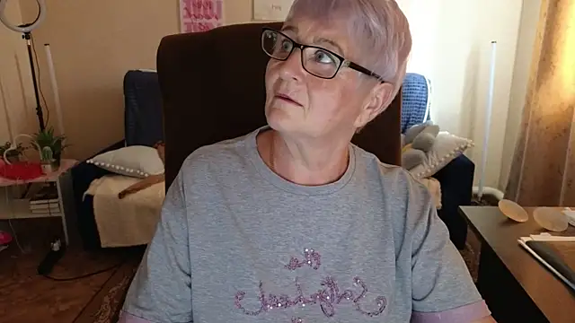Snapshot of Sandra_Snowflake chatting on June 16, 2026, 12:08 pm Sandra Snowflake online show from June 16, 2026, 12:08 pm