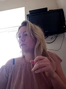 Snapshot of Mary888x chatting on February 16, 2025, 10:43 am Mary888x online show from February 16, 2025, 10:43 am