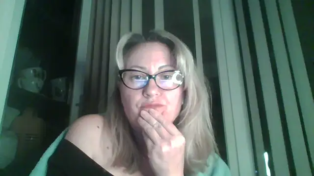 Snapshot of Mary888x chatting on February 21, 2025, 9:32 pm Mary888x online show from February 21, 2025, 9:32 pm