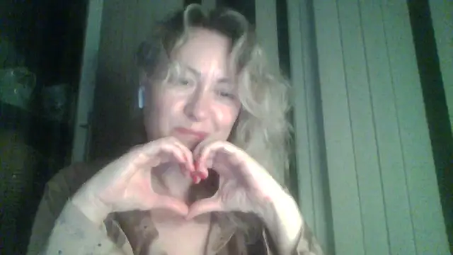 Snapshot of Mary888x chatting on March 9, 2025, 6:54 pm Mary888x online show from March 9, 2025, 6:54 pm