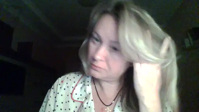 Snapshot of Mary888x chatting on December 18, 2025, 9:43 pm Mary888x online show from December 18, 2025, 9:43 pm