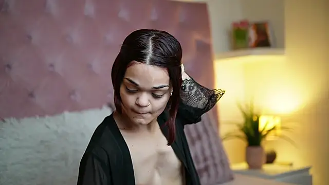 MaiaMini online show from November 5, 2025, 8:31 pm