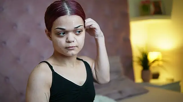 MaiaMini online show from April 7, 2026, 8:31 pm