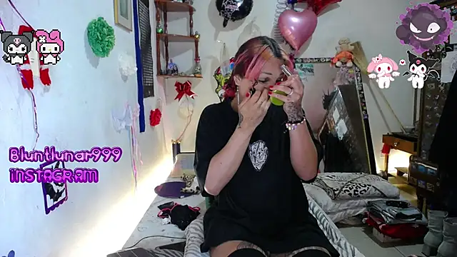 Snapshot of purplekattlyn chatting on March 5, 2025, 8:00 pm purplekattlyn online show from March 5, 2025, 8:00 pm