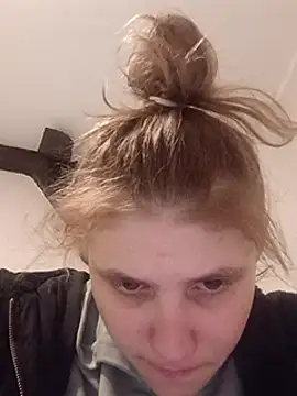 Snapshot of mokra_olka chatting on February 15, 2025, 8:22 pm mokra olka online show from February 15, 2025, 8:22 pm