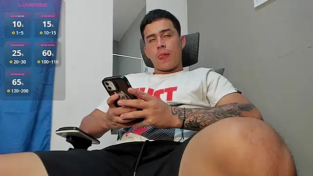 mattiwsmorris  online show from January 15, 2026, 2:27 am