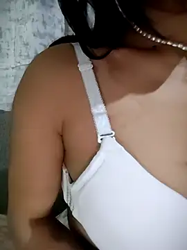 Snapshot of ElaRuil69 chatting on February 7, 2026, 2:26 am ElaRuil69 online show from February 7, 2026, 2:26 am