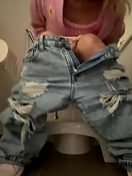 Snapshot of skybeatrice7 chatting on October 8, 2025, 10:51 pm skybeatrice7 online show from October 8, 2025, 10:51 pm